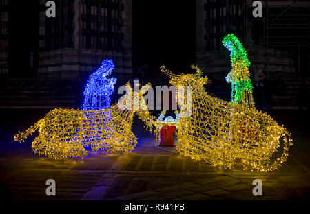 Genua, Italien, 11. Dezember 2018 - in der Nähe von Weihnachten Krippe mit bunten Lichtern beleuchtet Stockfoto