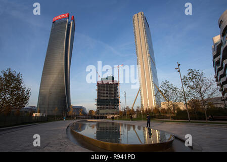 Mailand, Italien, 5. DEZEMBER 2018 - Hadid Turm und Isozaki Turm in Mailand "City Life"-Bezirk in Tre Torri Hotel, Mailand, Italien Stockfoto