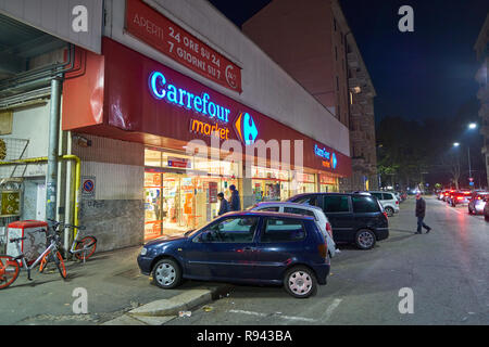 Mailand, Italien - ca. November 2017: Carrefour-laden in Mailand. Stockfoto