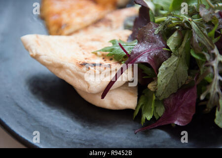 Pita Brot mit Gemüse für Brunch Stockfoto