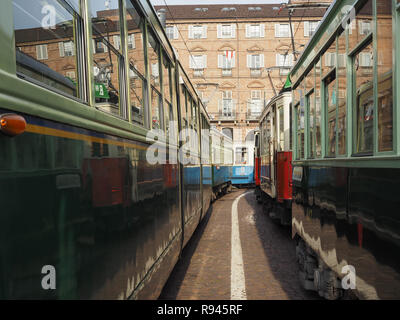 TURIN, Italien - ca. Dezember 2018: Vintage Straßenbahnen in Turin Trolley Festival Stockfoto