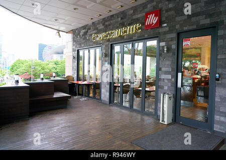 SEOUL, Südkorea - ca. Mai 2017: Espressamente Illy in Seoul Stockfoto