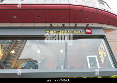 SEOUL, Südkorea - ca. Mai 2017: Espressamente Illy in Seoul Stockfoto