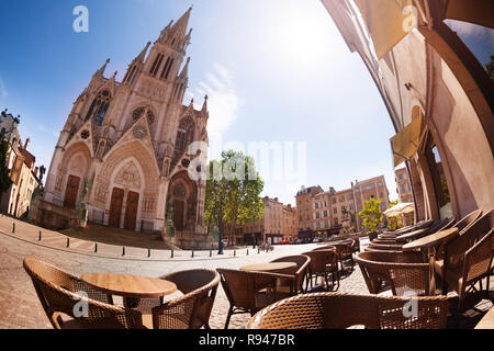 Basilika Saint-Epvre Kirche und Cafe in Nancy, die Hauptstadt des nord-östlichen französischen Departements Meurthe-et-Moselle, Frankreich, Europa Stockfoto