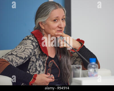 St. Petersburg, Russland - Dezember 15, 2015: Schwedischer Tänzer und Lehrer Ana Laguna an der Podiumsdiskussion während 4 St. Petersburg International Kult Stockfoto
