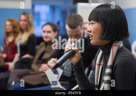St. Petersburg, Russland - 15. Dezember 2015: Die Teilnehmer der Podiumsdiskussion über die Integration Potenzial der Kunst des Balletts während 4 St. Pete Stockfoto