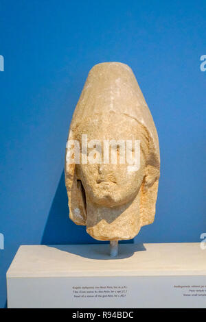 Kopf einer Statue des Gottes Attis 1. Jahrhundert AD, das Archäologische Museum von Thasos ist ein Museum in Limenas befindet sich auf der Insel Thasos, Osten Macedon Stockfoto