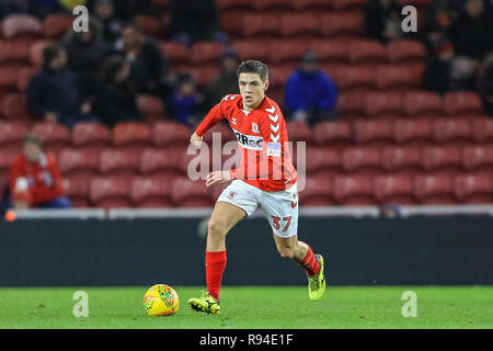 18. Dezember 2018, Riverside Stadium, Middlesbrough, England; Carabao EFL-Cup, Viertelfinale, Middlesbrough vs Burton Albion: Muhamed Besic (37) von Middlesbrough mit der Kugel Credit: Mark Cosgrove/News Bilder der Englischen Football League Bilder unterliegen DataCo Lizenz Stockfoto