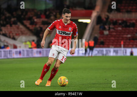 18. Dezember 2018, Riverside Stadium, Middlesbrough, England; Carabao EFL-Cup, Viertelfinale, Middlesbrough vs Burton Albion: Stewart Downing (19) von Middlesbrough mit der Kugel Credit: Mark Cosgrove/News Bilder der Englischen Football League Bilder unterliegen DataCo Lizenz Stockfoto