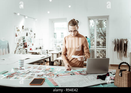 Langhaarige Designer Brillen Auswahl Konzept für Modelle Stockfoto