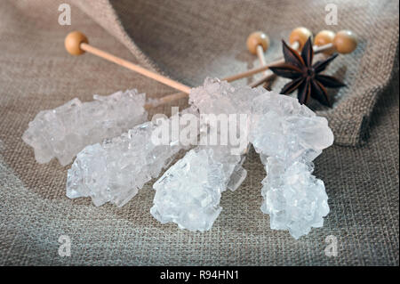 Rock Kandiszucker mit Sternanis Stockfoto