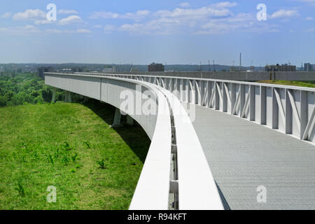 Aussichtsplattform, Brücke auf die Energie Hill Georgswerder in Hamburg, Deutschland. 'Energie' ist ein öffentlicher Ort der Information über die Erneuerbaren En Stockfoto