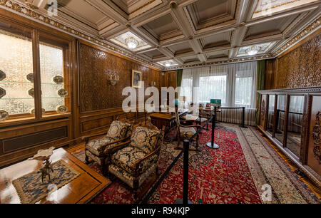 Bukarest, Rumänien - 7. Dezember: Die ceausescu Herrenhaus von innen am 7. Dezember 2018 in Bukarest, Rumänien gesehen wird. Nicolae Ceausescu war der letzte kommunistische Diktator in Europa, und er lebte in extremer Luxus. Stockfoto