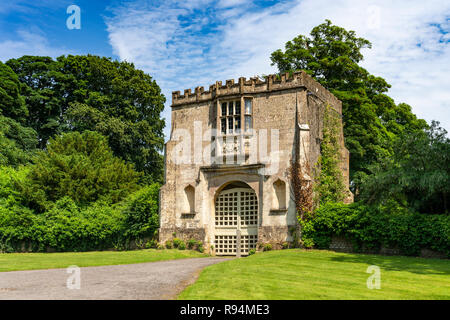 Ein alter Stein Immobilien Tor in der Landschaft in der Nähe von Lacock, Wiltshire, England. Stockfoto