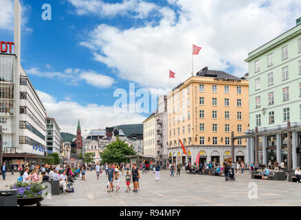 Torgalmenningen, der Hauptplatz im Stadtzentrum, Bergen, Norwegen Stockfoto