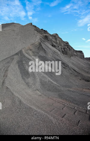 Große Stapel von verarbeiteten Mangan reichen Erzgestein Stockfoto