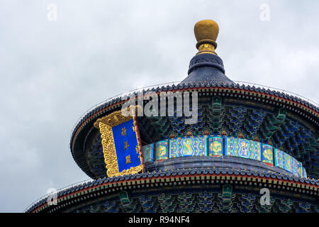 Der Tempel des Himmels, die "Halle des Gebetes für eine gute Ernte Gebäude, Peking, China. Zeigt die schwierigen Details des Gebäudes. Stockfoto