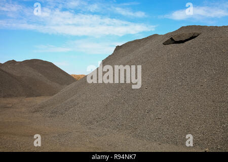 Große Stapel von verarbeiteten Mangan reichen Erzgestein Stockfoto