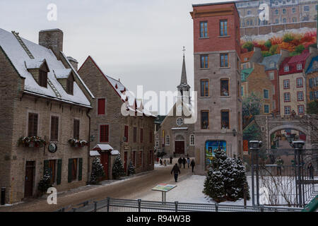 Quebec City, Quebec, Kanada ist die älteste europäische Siedlung in Nordamerika und die einzige befestigte Stadt nördlich von Mexiko, dessen Wände immer noch vorhanden sind. Stockfoto