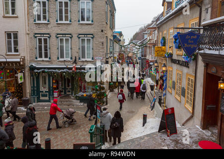 Quebec City, Quebec, Kanada ist die älteste europäische Siedlung in Nordamerika und die einzige befestigte Stadt nördlich von Mexiko, dessen Wände immer noch vorhanden sind. Stockfoto