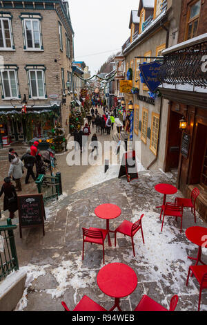 Quebec City, Quebec, Kanada ist die älteste europäische Siedlung in Nordamerika und die einzige befestigte Stadt nördlich von Mexiko, dessen Wände immer noch vorhanden sind. Stockfoto