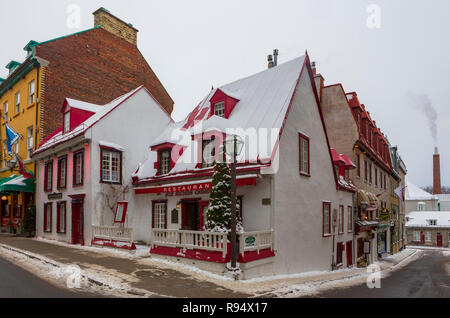 Quebec City, Quebec, Kanada ist die älteste europäische Siedlung in Nordamerika und die einzige befestigte Stadt nördlich von Mexiko, dessen Wände immer noch vorhanden sind. Stockfoto