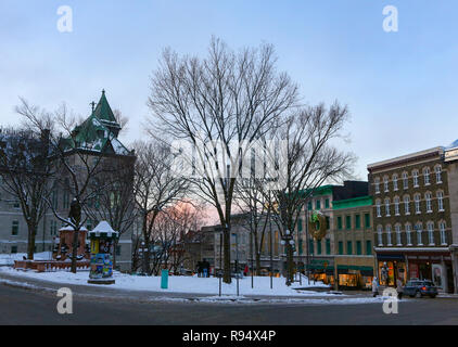 Quebec City, Quebec, Kanada ist die älteste europäische Siedlung in Nordamerika und die einzige befestigte Stadt nördlich von Mexiko, dessen Wände immer noch vorhanden sind. Stockfoto