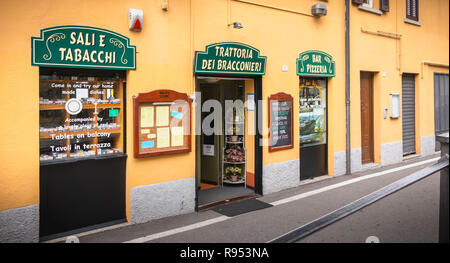 Como, Italien - 4. November 2017: architektonische Detail in einem Restaurant auf den Höhen der Stadt, berühmte Trattoria dei Bracconieri mit Blick auf See Stockfoto