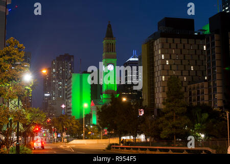 Blick Richtung Rathaus bei Nacht, Brisbane, Queensland, Australien Stockfoto