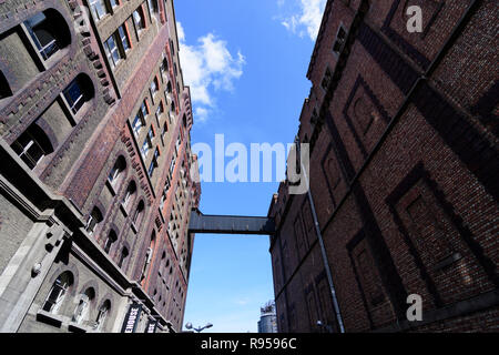 Nach oben Ansicht des Guinness Storehouse in Dublin, Irland Stockfoto