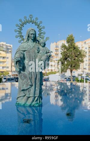 Nuestra Señora del Carmen. Homenaje a la Patrona de los Marineros. (Jungfrau Carmen, zu Ehren der Schutzpatronin der Seefahrer). Torre del Mar Spanien. Stockfoto