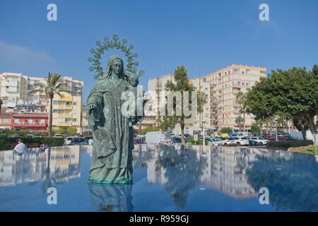 Nuestra Señora del Carmen. Homenaje a la Patrona de los Marineros. (Jungfrau Carmen, zu Ehren der Schutzpatronin der Seefahrer). Torre del Mar Spanien. Stockfoto