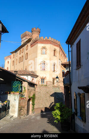 Castello Falletti'. Situato al Centro del Paese di Barolo, CN - Piemont - Italien Stockfoto