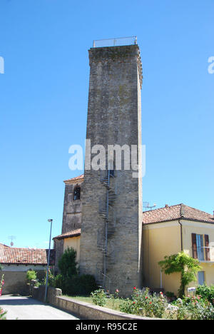 Blick auf den Turm von Albaretto Torre, Piemont - Italien Stockfoto