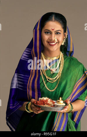 Maharashtrian braut, Maharashtra, Indien - MODEL RELEASED Stockfoto