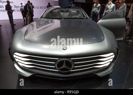 FRANKFURT, Deutschland - 16.09.2015: Mercedes Benz Concept IAA Intelligente aerodynamische Pkw auf der Frankfurter IAA vorgestellt. Stockfoto