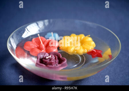 Kerzen im Glas Schüssel Stockfoto