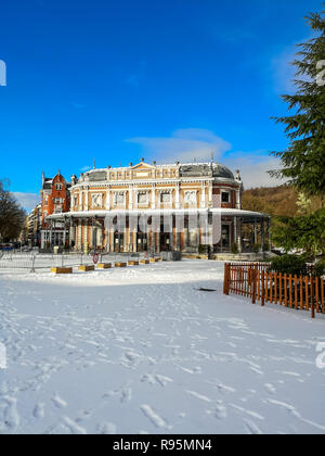 Historische Pavillon Des Petits Jeux im Zentrum von Spa, Belgien. Der Pavillon ist Teil der Galerie Leopold II. und dem Parc de Sept Heures. Stockfoto