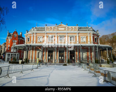 Historische Pavillon Des Petits Jeux im Zentrum von Spa, Belgien. Der Pavillon ist Teil der Galerie Leopold II. und dem Parc de Sept Heures. Stockfoto