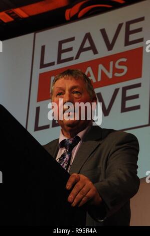 Ulster DUP MP Sammy Wilson, am Verlassen bedeutet Kampagne verlassen, London Stockfoto