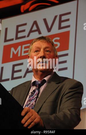 Ulster DUP MP Sammy Wilson, am Verlassen bedeutet Kampagne verlassen, London Stockfoto