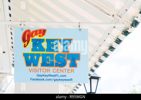 Key West, USA - Mai 1, 2018: Gay Visitor Center in Florida keys Stadt Insel, Schilder mit niemand auf der Duval Street Stockfoto