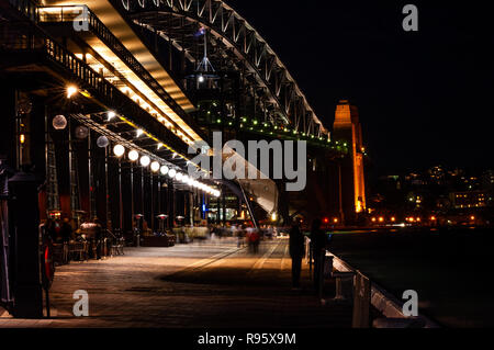 Sydney Harbour Bridge bei Nacht in Sydney, Australien. Stockfoto