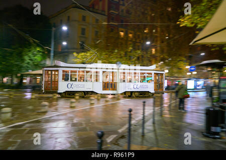 Mailand, Italien - ca. November 2017: Straßenbahn in der Stadt Mailand. Stockfoto