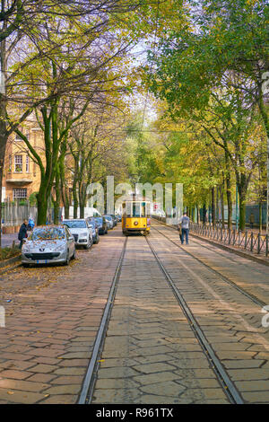 Mailand, Italien - ca. November 2017: Straßenbahn in der Stadt Mailand. Stockfoto