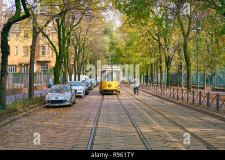 Mailand, Italien - ca. November 2017: Straßenbahn in der Stadt Mailand. Stockfoto