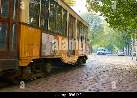 Mailand, Italien - ca. November 2017: Straßenbahn in der Stadt Mailand. Stockfoto