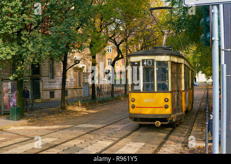 Mailand, Italien - ca. November 2017: Straßenbahn in der Stadt Mailand. Stockfoto