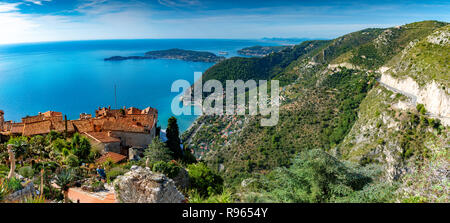 Panoramablick auf das Luftbild der Französischen Riviera, von Eze in der Sommersaison, die Umgebung unter der Küste der Region, in Frankreich Stockfoto