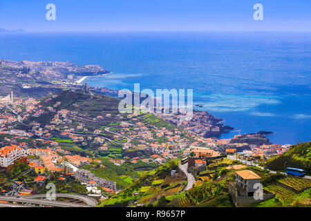 Schöne Luftaufnahme über Camara de Lobos Region auf der Insel Madeira, Portugal Stockfoto